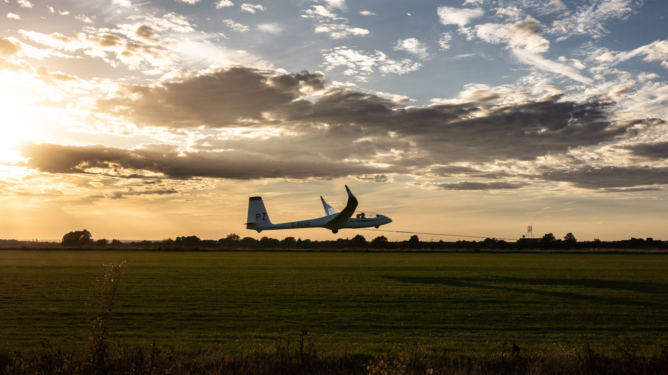 Cambridge Gliding Centre soaring over Gransden Lodge Airfield