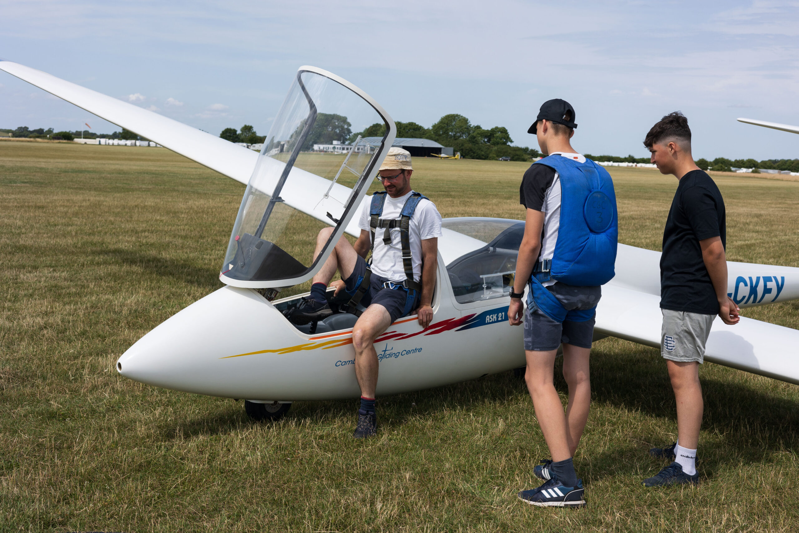 Trial flying lesson in glider